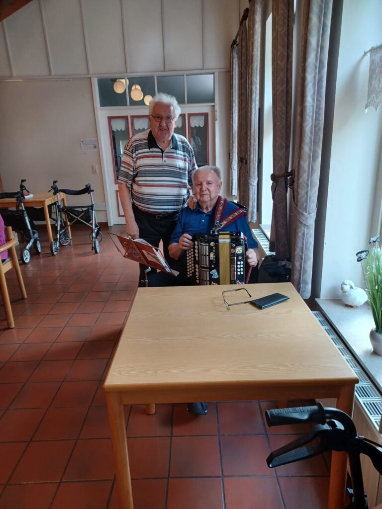 Musikalischer Nachmittag in Bunde 81 Akkordeon Greving