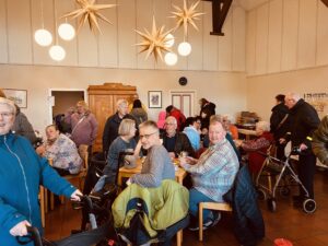 Glückliche Gewinner auf unserem Adventsbasar 1 IMG 1891