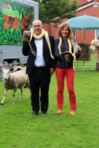 Spendenuebergabe Johann Buenting min