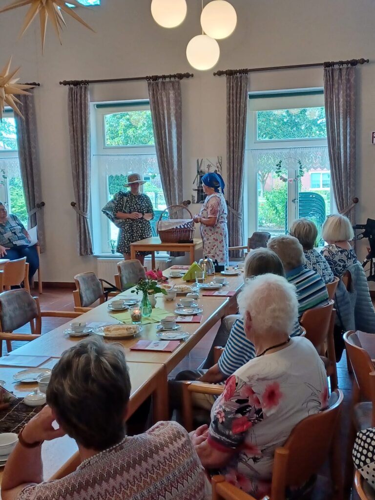 Besuch der Theatergruppe Möhlenwarf