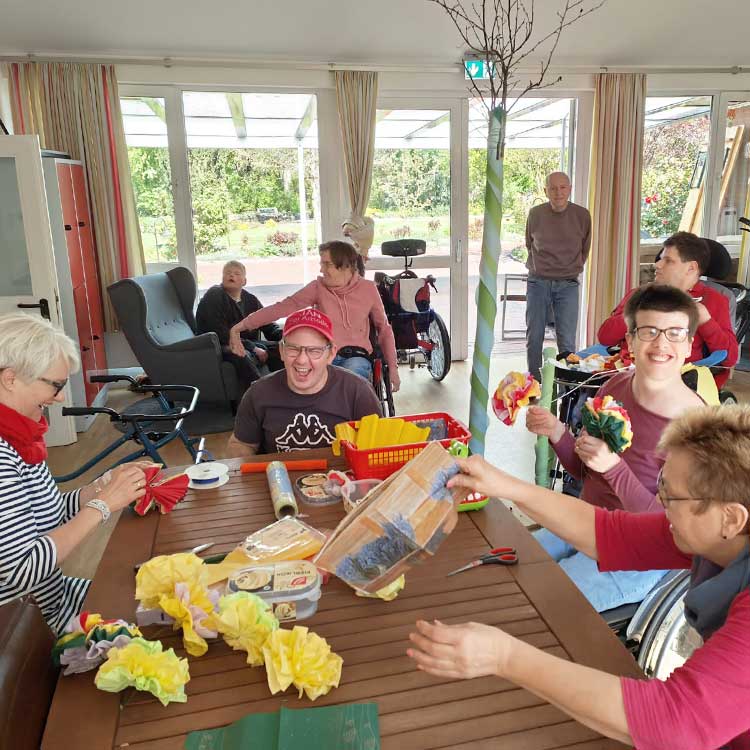 Karriere 2 Maibaum schmücken im Wohnheim