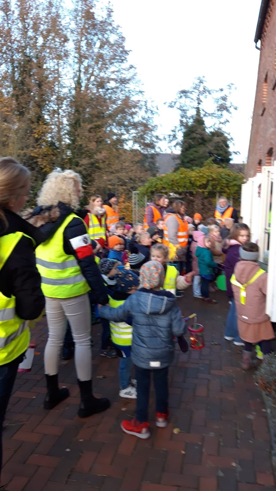 Martini Singen vor dem Haus der Begegnung