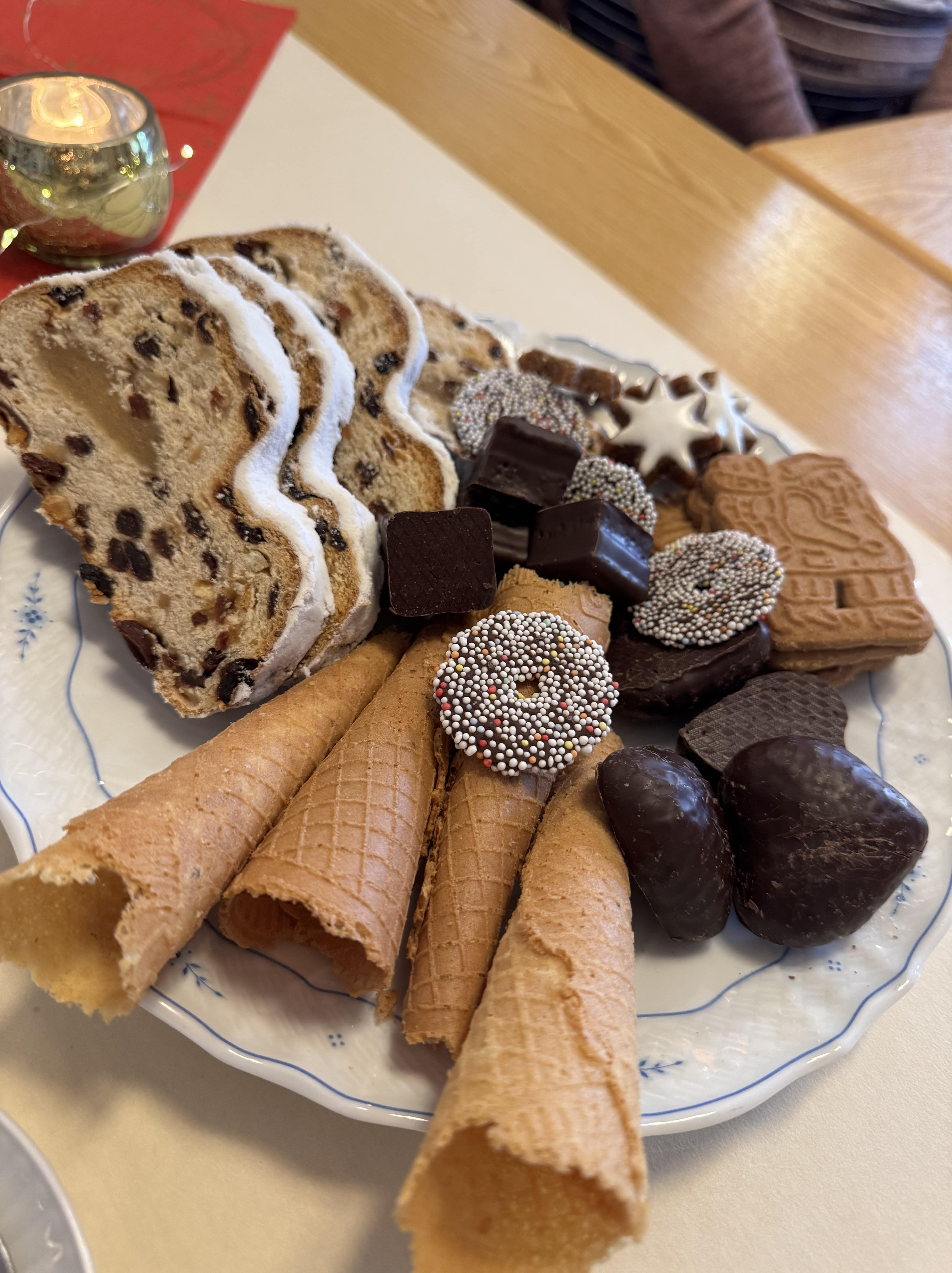 Aktuelles 50 leckerer Adventsteller mit weihnachtlichem Gebäck