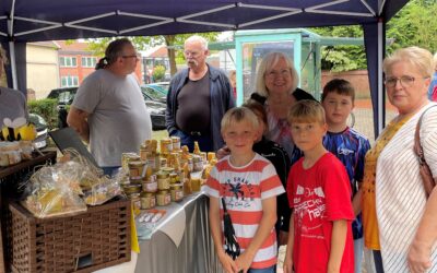 Gemeinsam auf dem Wochenmarkt in Bunde